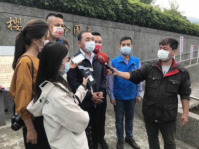 双北论坛明下午将在新北五股垃圾山登场，新北市长侯友宜今出席三芝活动时受访。（许哲瑗摄）