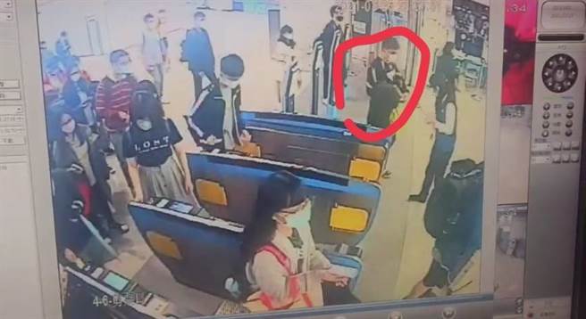 新竹火车站附近26日晚出现变态男跟踪高中少女、逼迫性侵，警方在今日（28）清晨在台中抓到人。（警方提供）