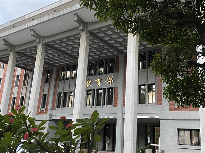 今年大学个人申请入学的二阶甄试，教育部同意让大陆三所台校考生办理视讯面试。（林志成摄）