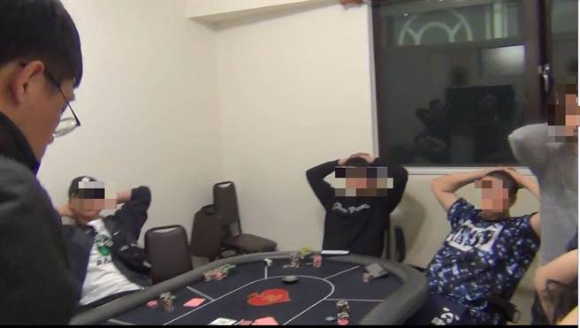 23歲蘇姓男子涉嫌於大台北地區承租日租房作為流動賭場，27日遭中和警分局查獲。（翻攝）