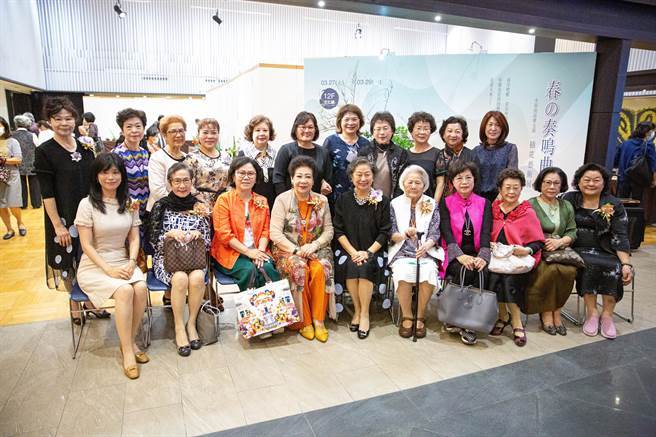 日本小原流高雄支部庆贺40周年。（袁庭尧摄）