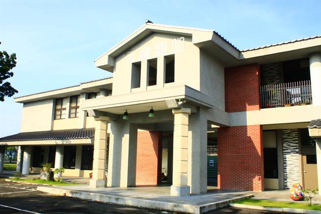 台南市左镇区左镇国小有崭新的校舍、免费课后学习、假日课辅等等优点，仍不敌少子化衝击，遇到招生难题。（刘秀芬摄）