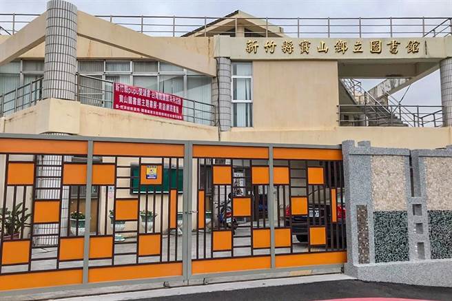 寶山鄉立圖書館接近新竹科學園區，民眾持證比例高達69％，為全國鄉鎮市第2名。（羅浚濱攝）