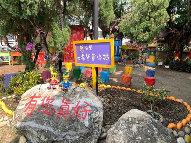 台中市烏日區烏日里利用資源回收物製作成藝術裝置，讓希望資收站變得宛如打卡景點。（環保局提供／林欣儀台中傳真）