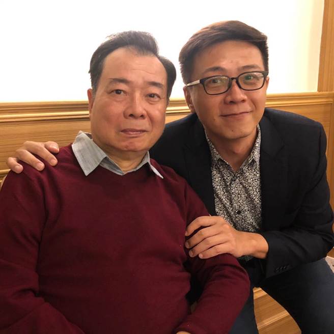 廖锦德会尽量陪伴爸爸廖峻。（图／FB@廖峻/ 锦德）