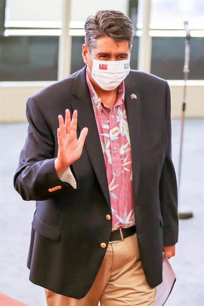 台帛旅游泡泡将于4月1日启动，帛琉总统惠恕仁（Surangel Whipps Jr.）28日下午率先带团抵台访问。（陈麒全摄）