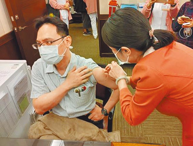 台湾进口的AZ疫苗将在6月过期，目前施打进度相当不理想。（本报资料照片）