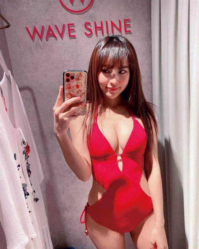 孟洁拥有天使脸孔和魔鬼身材，反差形象让她成为啦啦队新女神。（图／翻摄自孟洁脸书）