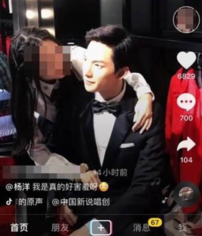 杨洋的蜡像也曾被粉丝骚扰过。(图/翻摄自微博)