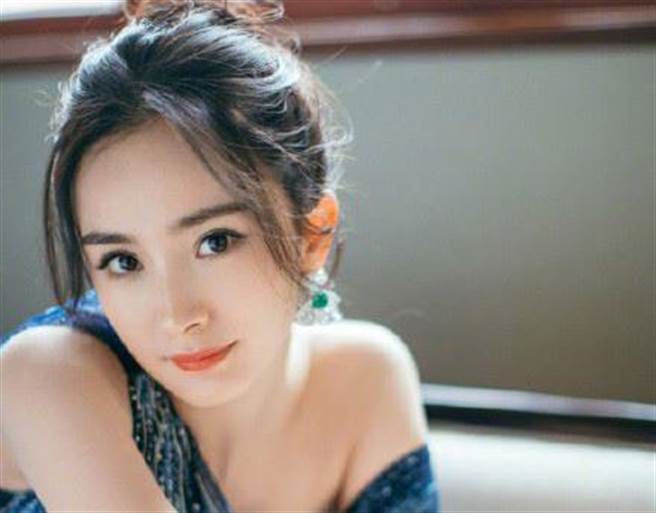 杨幂是大陆一线女演员，一举一动都是外界关注焦点。(图/翻摄自微博)