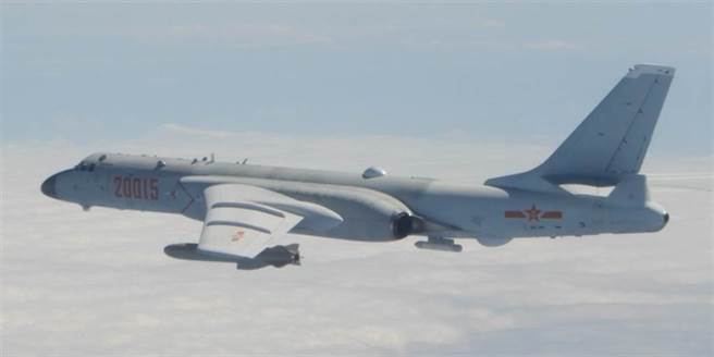 解放軍頻頻出動轟-6K（見圖）與殲-16等戰機侵擾台灣西南防空識別區（ADIZ）。（國防部提供）