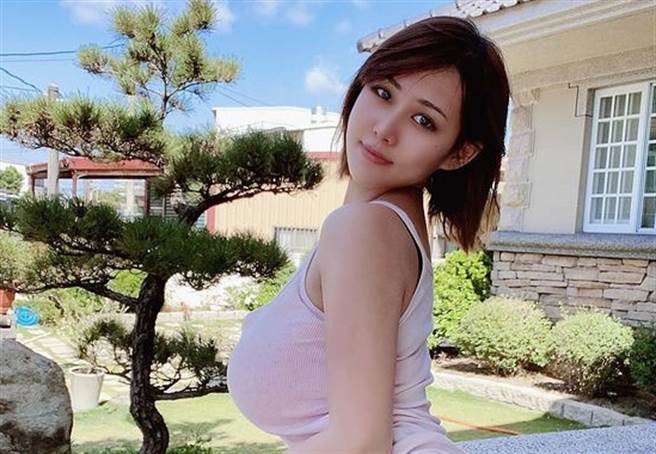 I级艷后撑爆上衣豪晒深沟 巨弹狠压沙发溢出险露点 - 娱乐 - 中时新闻网