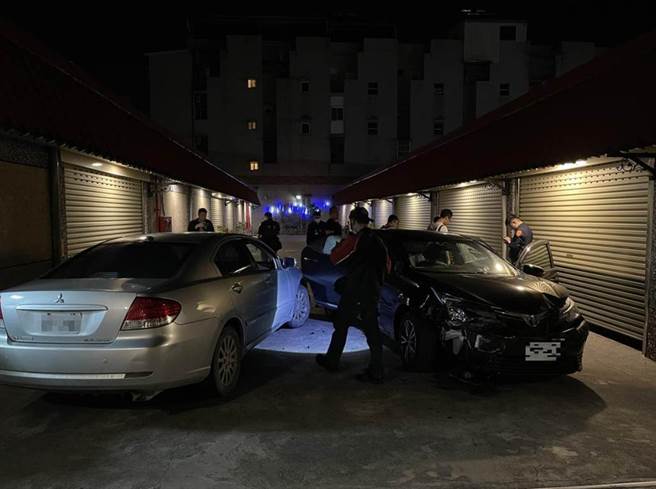 毒贩遭警拦检，连开21枪制伏。(警方提供)