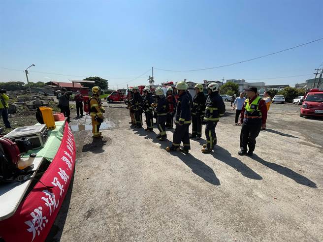 芬園鄉共有七個公墓，彰化縣消防局第一大隊針對芬園鄉第六公墓辦理搶救演練。（彰化縣消防局第一大隊提供／吳敏菁彰化傳真）