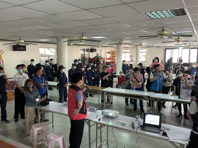 和美鎮和厝路銜接24米寬嘉卿路上國道3號和美交流道，只剩最後一哩路，拓寬計畫受住戶激烈抗爭，29日重新召開第2次公聽說明會。（吳敏菁攝）