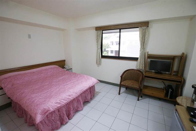 外传立法院将花1.7亿整修会馆，引起蓝委炮轰。图为立院会馆寝室。（赵双杰摄）