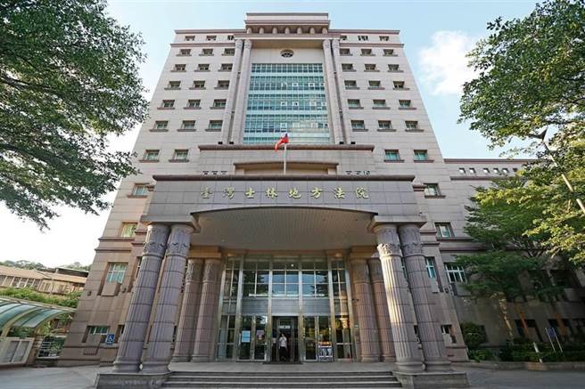 常年在外工作的碩士男從家中電腦的對話紀錄得知妻子外遇，士林地院判決妻子與4名小王須賠償碩士男45萬元。（圖：本報資料照）