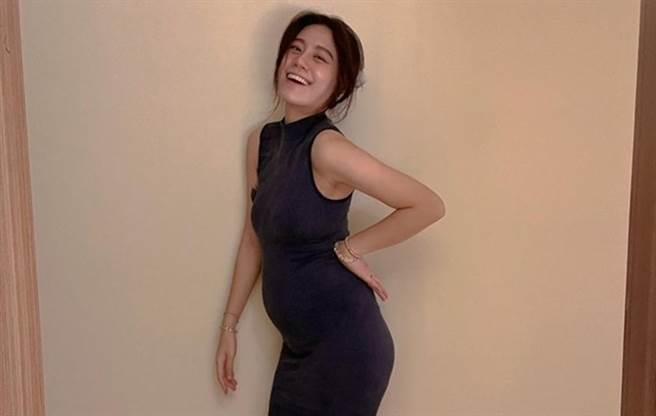 小蠻不甩任何孕婦禁忌，堅持做自己。（圖／FB@小蠻）