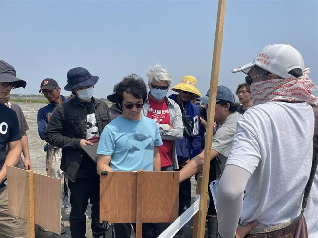 《臺湾三部曲》首创自制直播节目《臺湾三部曲online》，让各界朋友全程参与并见证电影的诞生。（米仓影业提供）