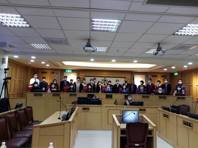 新北地院近期办理国民法官模拟法庭，审理8年前一起情杀案件，原案判决依杀人罪判刑15年定谳，模拟法庭最终判处15年徒刑，与原判决相同。（新北地院提供）