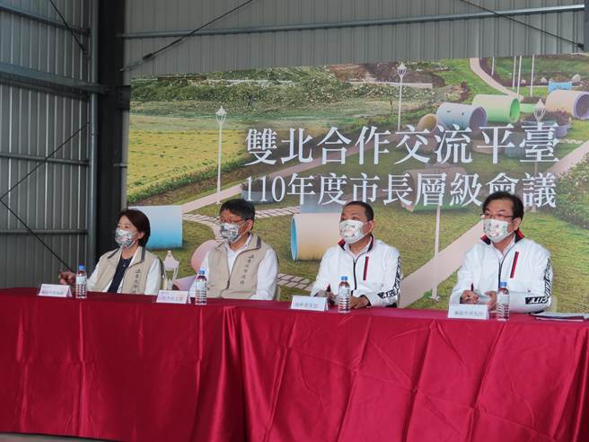 雙北論壇30分鐘就結束 爭議議題仍待討論。（葉德正攝）