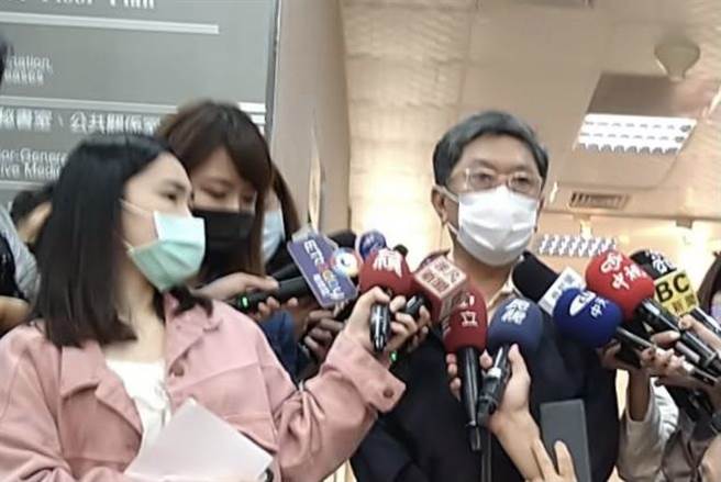 中央流行疫情指揮中心專家小組諮詢委員李秉穎。（李柏澔攝）