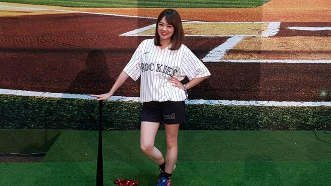 莊雨潔不僅是主播，又是The Tic Tac樂團主唱兼鼓手。（吳維書攝）