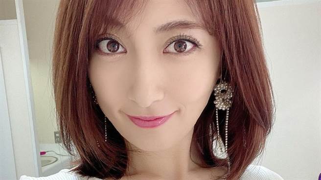 熊田曜子近日推出全新写真DVD，在IG上晒出超辣侧拍。（图／IG@kumadayoko ）