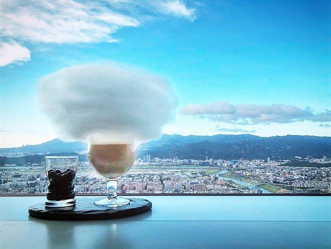 台北101 88F BAR 88皇家珍珠厚奶+松露薯条，496元+10%。（台北101提供）