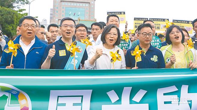 蔡英文总统带头参加2019废核大游行。(图／张铠乙)