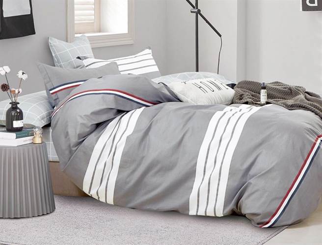 京站4月1日晚上7点线上直播将推出HOYA CASA 精梳棉床包两用被4件组，原价1万1960元，特价3600元，买1送1。（京站提供）