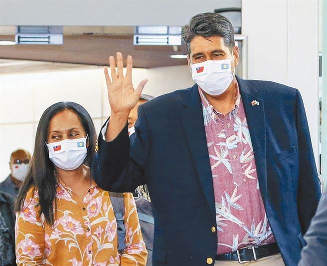 台帛旅遊泡泡將於4月1日啟動，帛琉總統惠恕仁28日下午率先帶團抵台訪問。（陳麒全攝）
