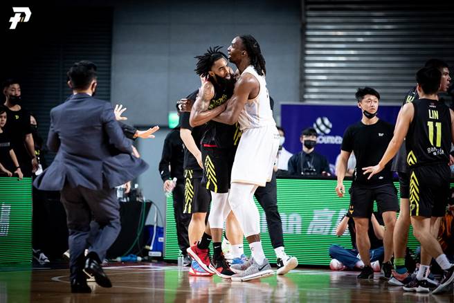 攻城狮针对上周六的衝突事件发表四大诉求，其中包含要求杰伦公开道歉。(PLG提供)