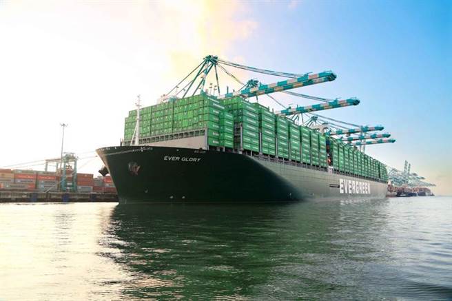 长荣集团今年两波造柜，合计购买5.75万只新货柜。（图／长荣海运提供）