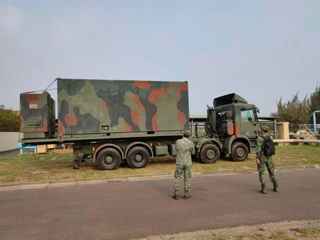 國軍支援移動式淨水設備投入抗旱，29日設備已運到台中港科技產業園區設置。（陳淑娥攝）