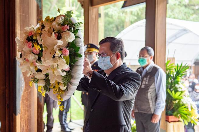 桃園市長鄭文燦29日赴桃園市忠烈祠主持春祭，相信這些生命的典範將永遠留存在人間。（蔡依珍攝）