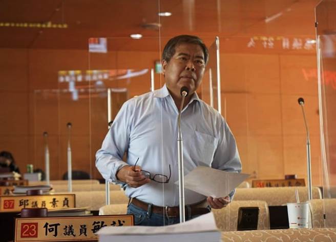 台中市議會民進黨市議員何敏誠，曾代表該黨參選多屆議長，雖然都壯志未展，卻被黨內議員尊稱為「永遠的議長」。（陳世宗翻攝）