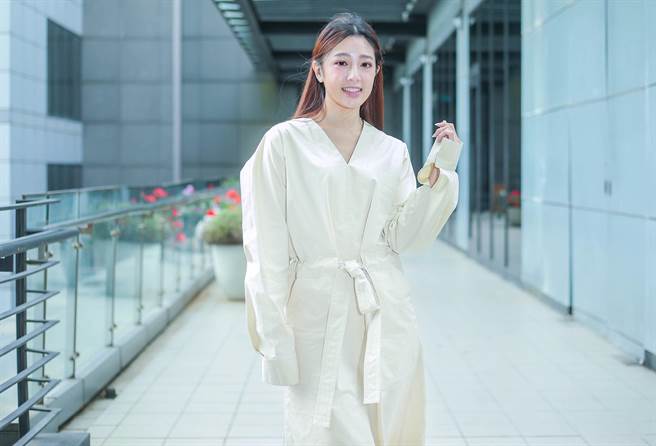 黄薇渟散发微性感。（粘耿豪摄）