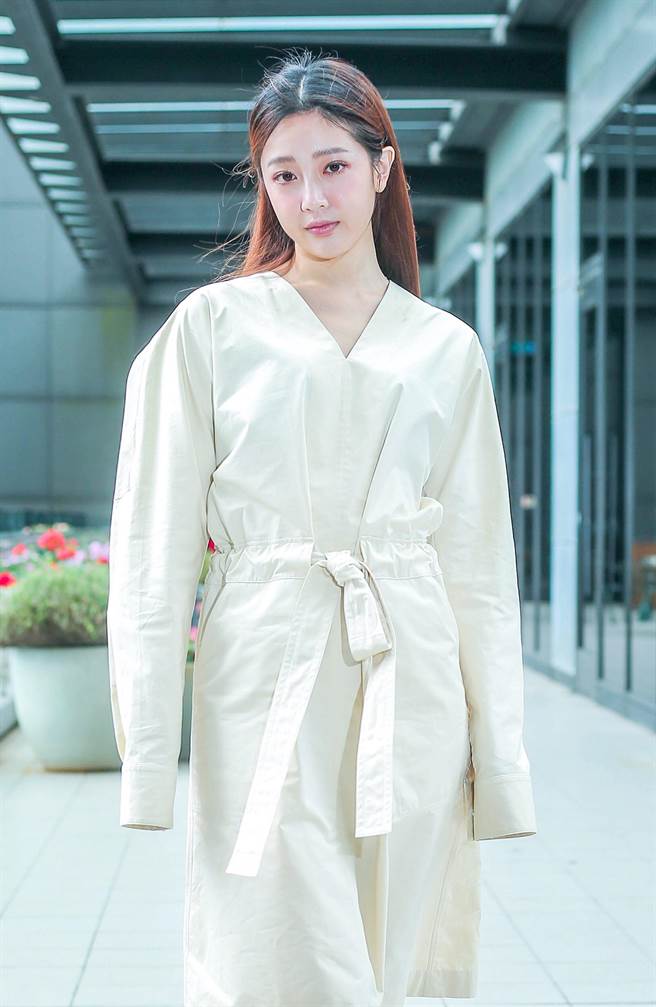 黄薇渟散发微性感。（粘耿豪摄）