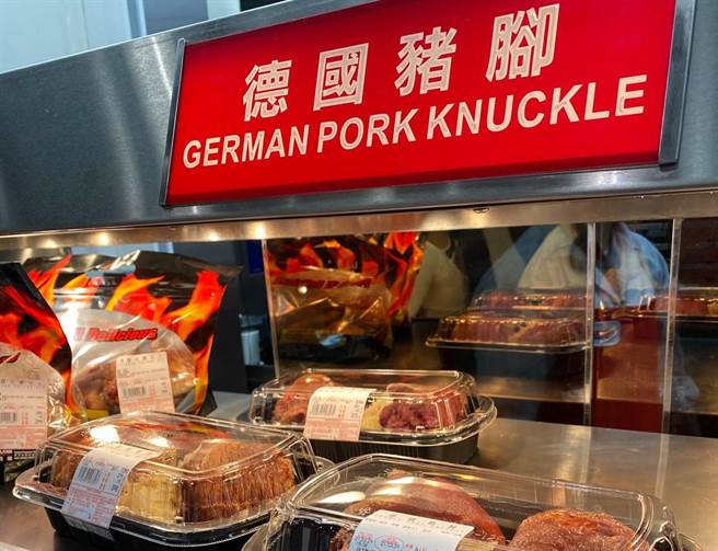 一名媽媽帶兒子去逛好市多，親眼目睹大媽「解壓縮」功力。（翻攝臉書）