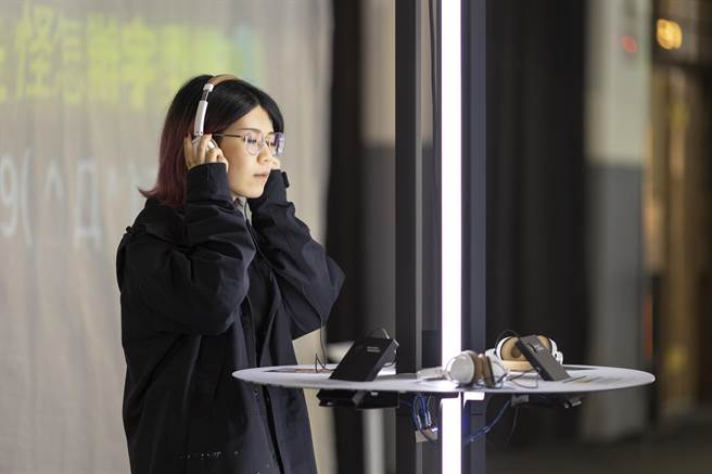 展區的「字體說話之道」，邀請視網膜、凱莉、壹加壹等人獻聲示範字體風格。（台灣設計學院提供）