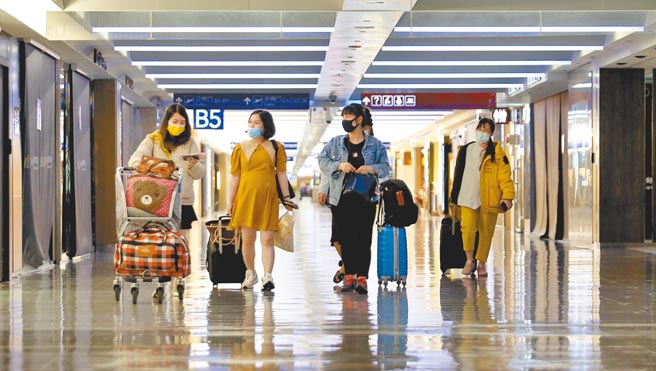 国人充满期待的台帛旅游泡泡即将成真，出国前别忘了先买「旅游泡泡专属保险」。（本报资料照片）