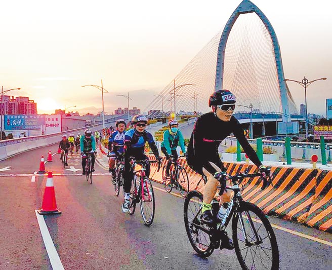 劳保年资未满15年，也可以请领年金，享受退休生活。（本报资料照片）