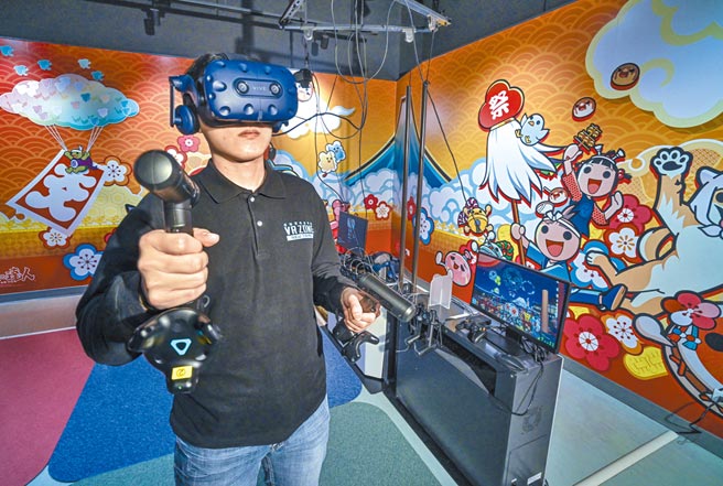 宏匯广场的VR ZONE NEW TAIPEI本月带来了全新《太鼓之达人 VR》，为海外首次登场的新游戏。（卢祎祺摄）