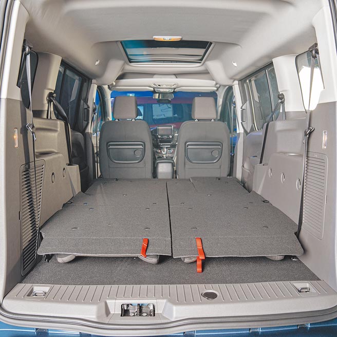 全数倾倒放大行李厢。（福特六和提供）