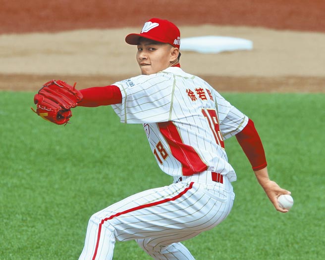 味全龙徐若熙主投4.2局无失分，并飙出10次三振。（陈怡诚摄）