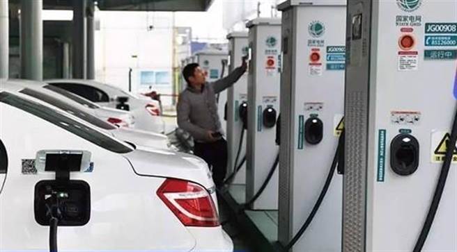 大陆新能源汽车发展迎来快速成长热潮，也是整顿产业乱象的最佳时机。（图／网路）