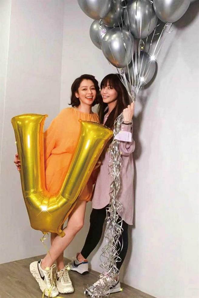 徐若瑄和姊姊徐若瑜感情相当好，彼此都不会错过对方重要的日子。（图／翻摄自徐若瑄脸书）