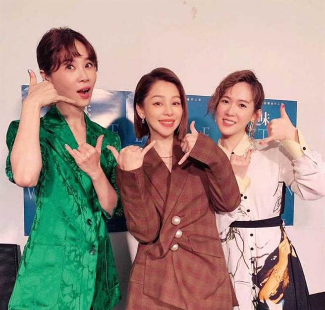 徐若瑄监制的电影《孤味》叫好又叫座，该片演员谢盈萱（左）也入围金马奖最佳女配角奖。（图／翻摄自徐若瑄脸书）