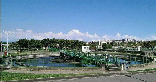 2013年内政部从南到北选定6座污水厂做示范再生水工程计画，并预计于2020年全数完工，但至今仅「凤山溪再生水厂」完工商转。（图／报系资料照）